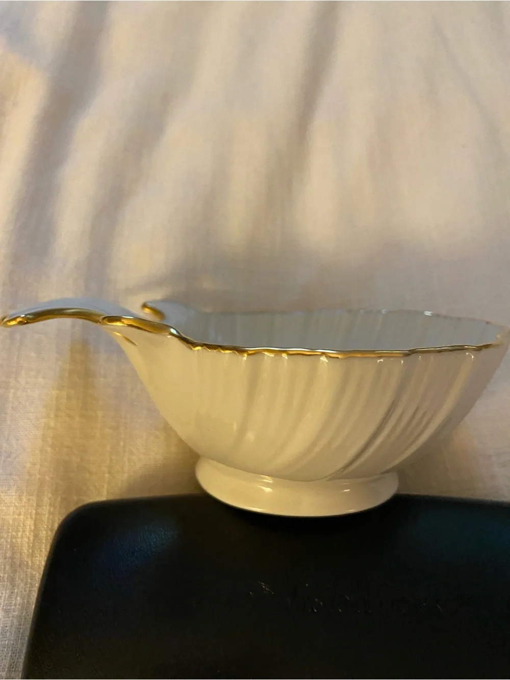 LENOX White Shell Dish with Gold Trim